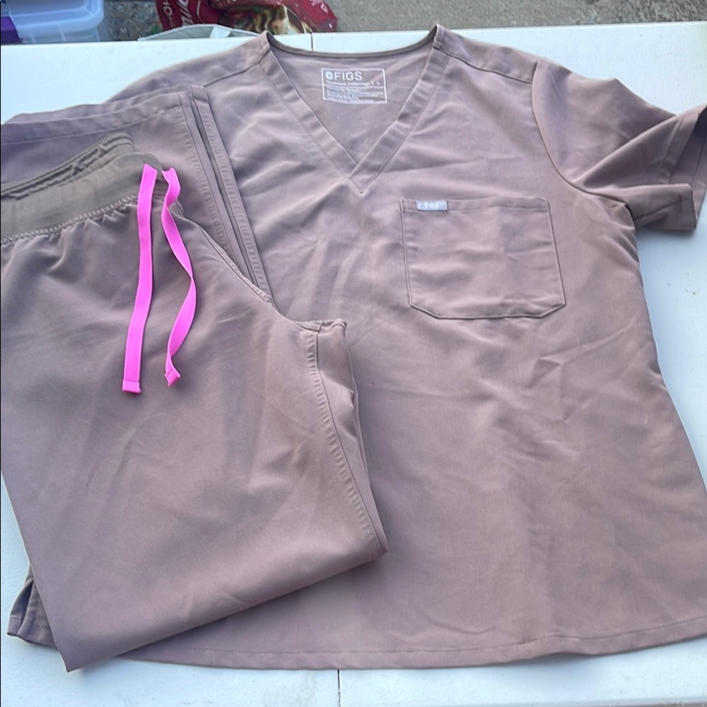 Figs Dusty Pink Scrub Set with Bright Pink Accents